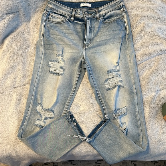 Adorable kan can jeans! High rise just isn’t for my body. Never worn. - Picture 2 of 3